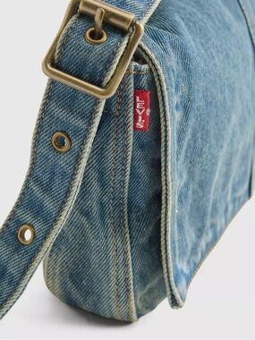NWOT - Levi’s Brannan Shoulder Bag